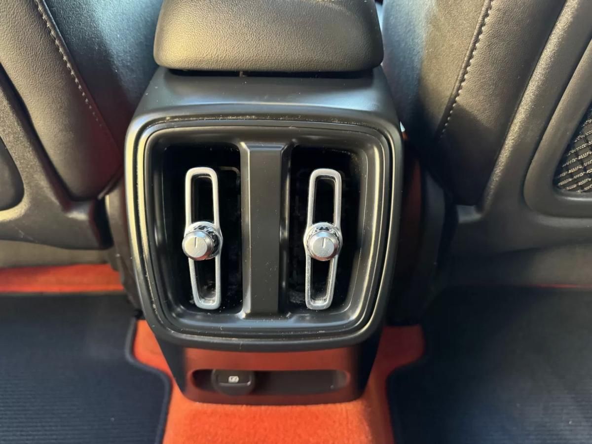 volvo-xc40-2021-eletrico-200cc