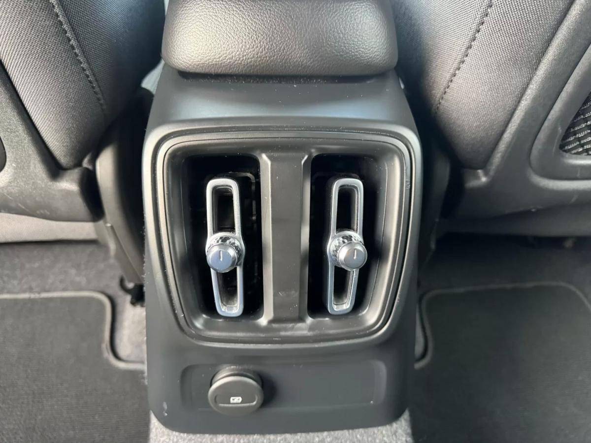 volvo-xc40-2021-hibrido-1477cc