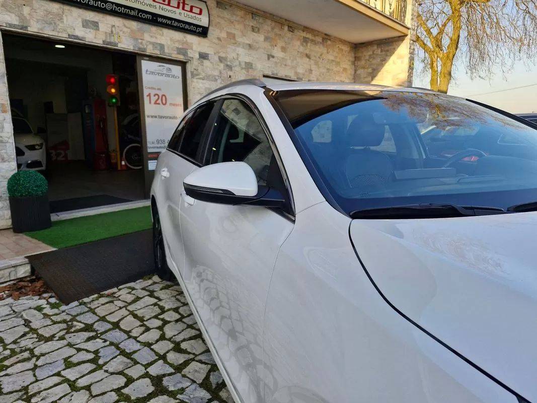 kia-ceed-sw-2023-hibrido-1580cc