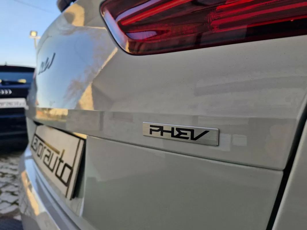 kia-ceed-sw-2023-hibrido-1580cc