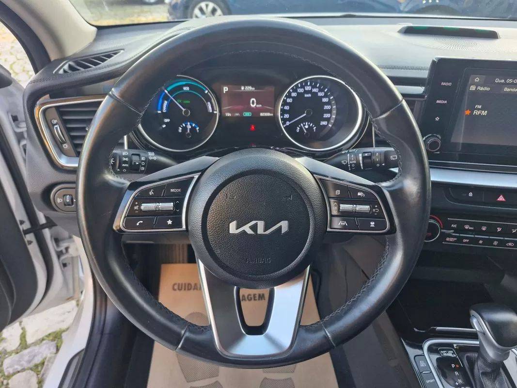 kia-ceed-sw-2023-hibrido-1580cc