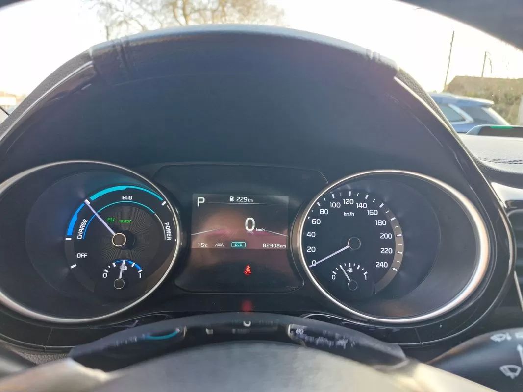 kia-ceed-sw-2023-hibrido-1580cc