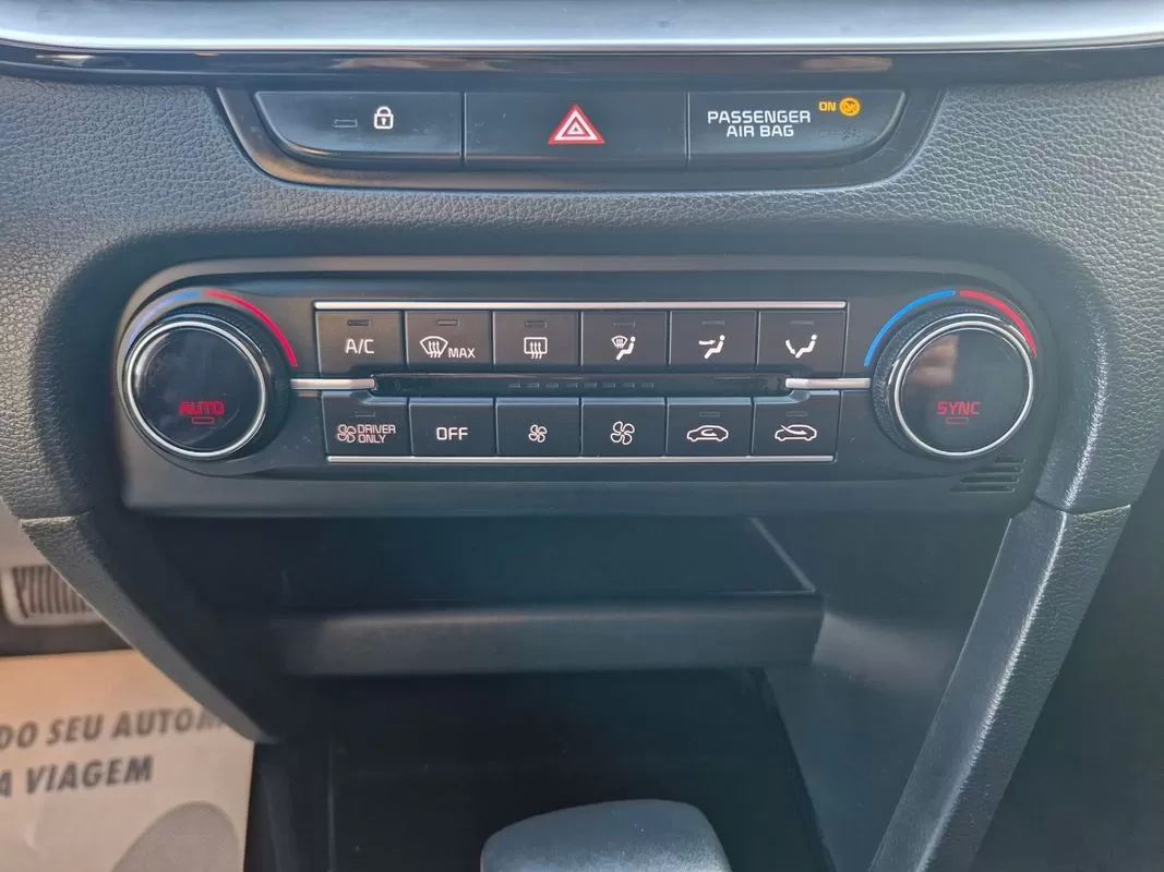 kia-ceed-sw-2023-hibrido-1580cc