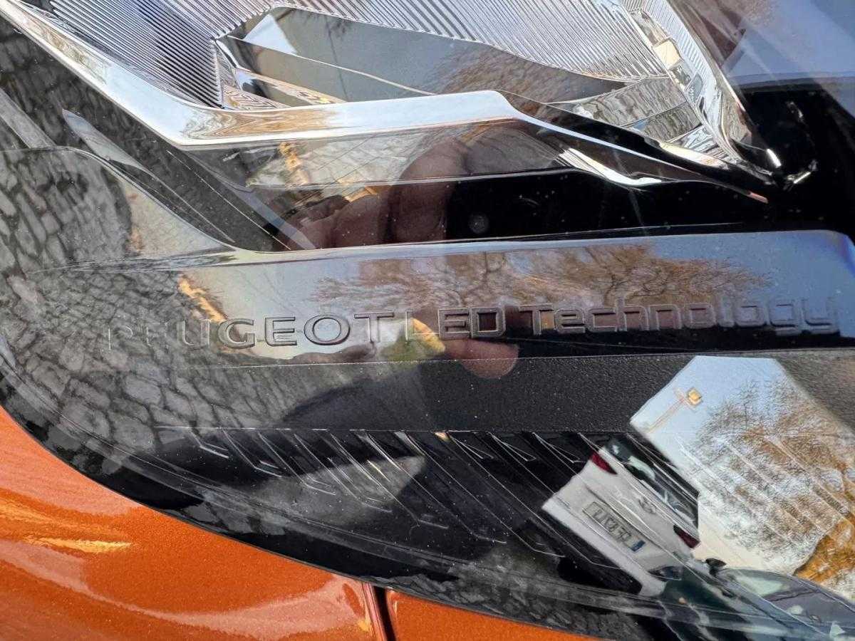 peugeot-e-2008-2022-eletrico-200cc