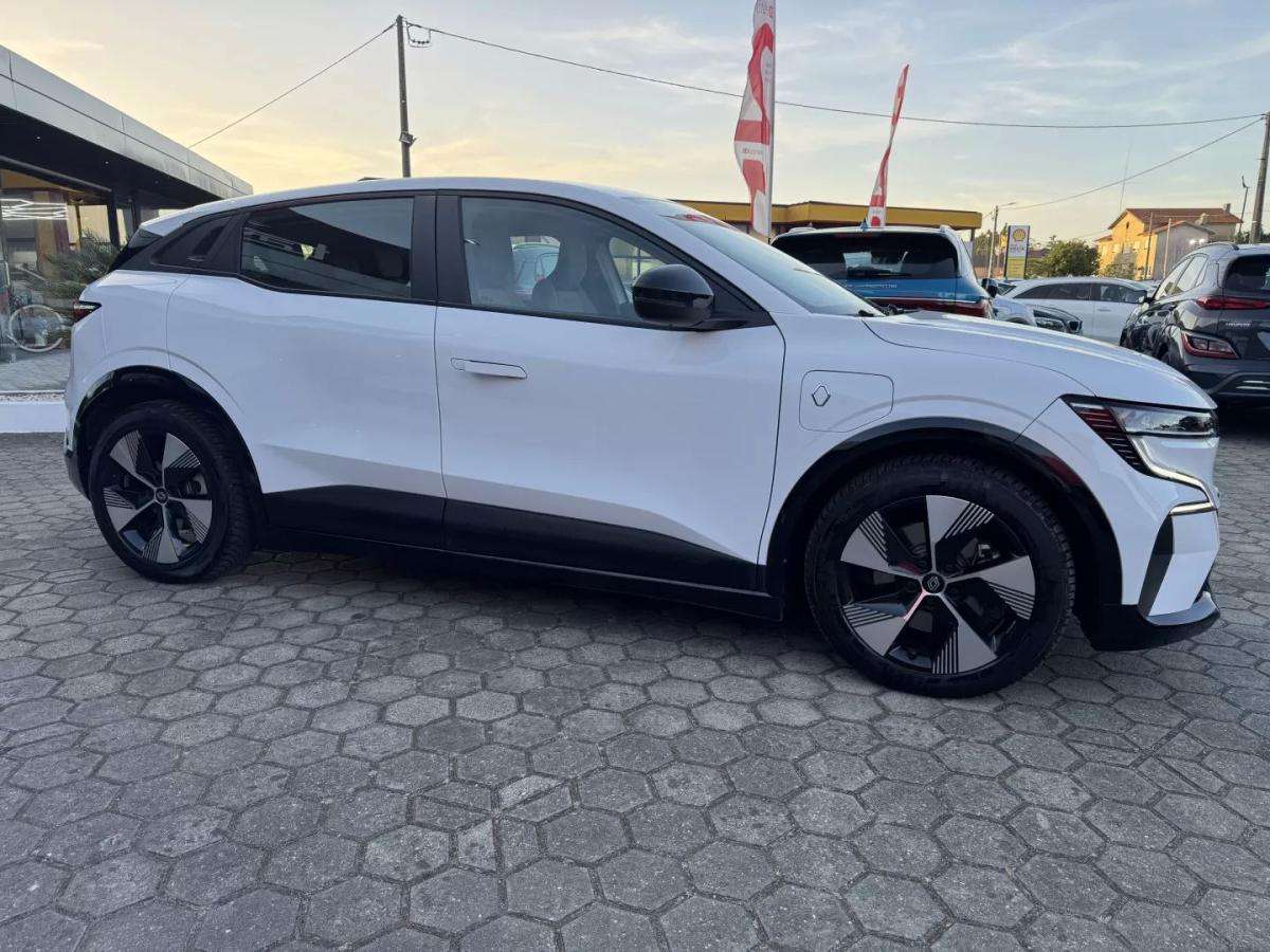 renault-megane-e-tech-2022-eletrico-200cc