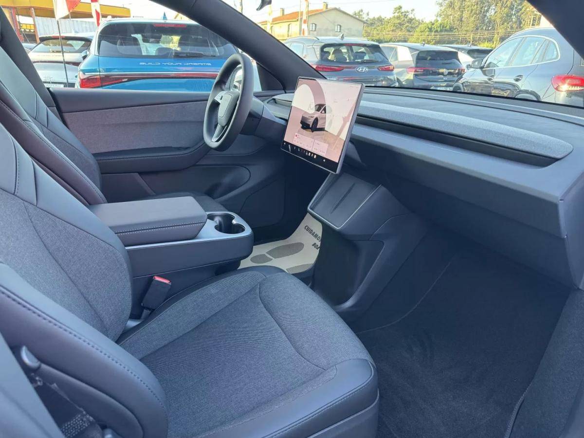 tesla-model-y-2026-eletrico-200cc