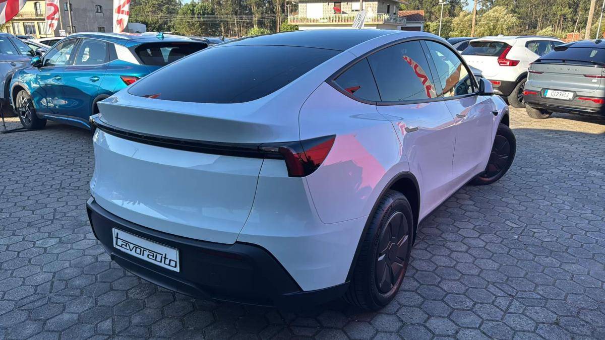 tesla-model-y-2026-eletrico-200cc