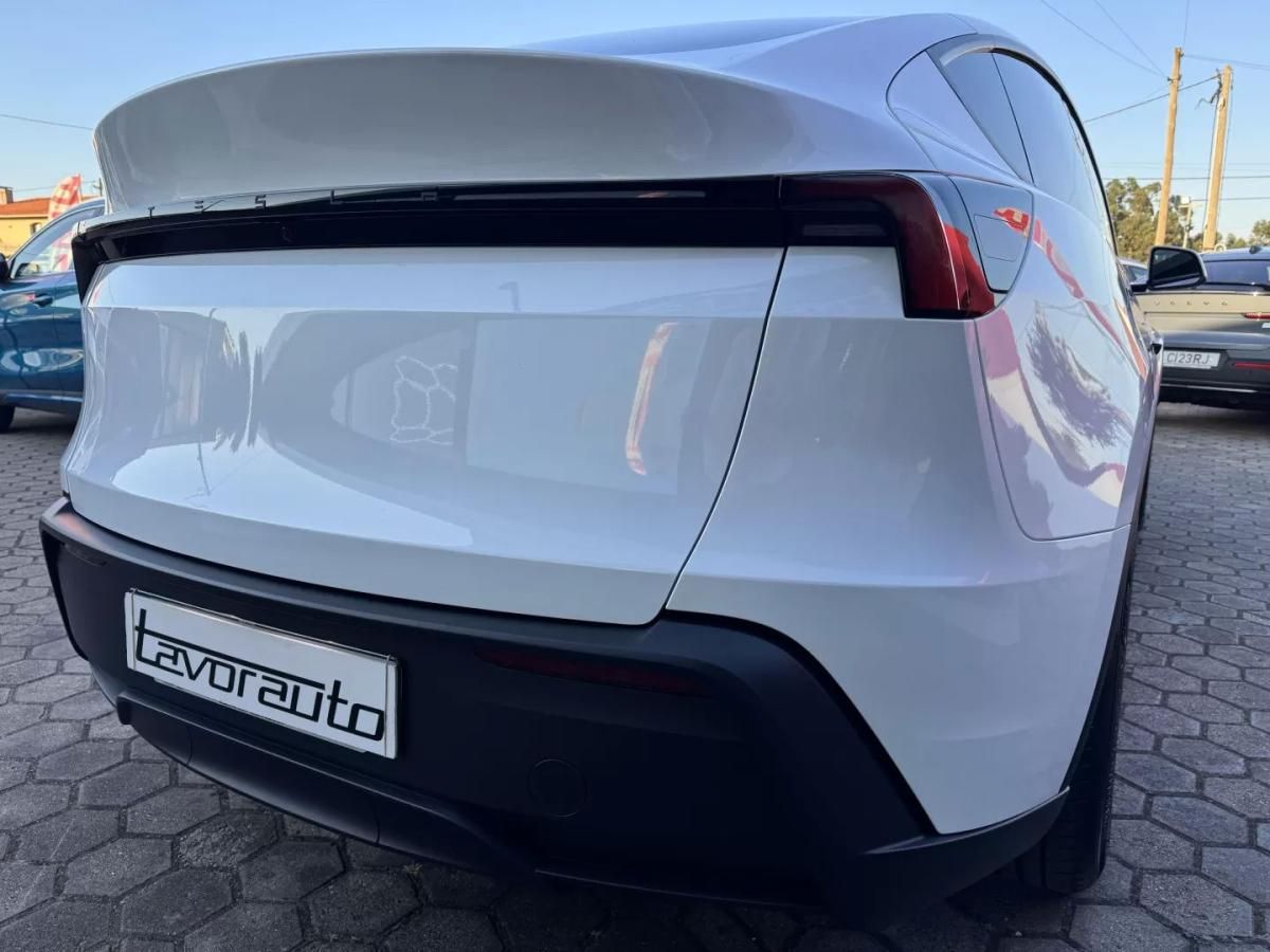tesla-model-y-2026-eletrico-200cc