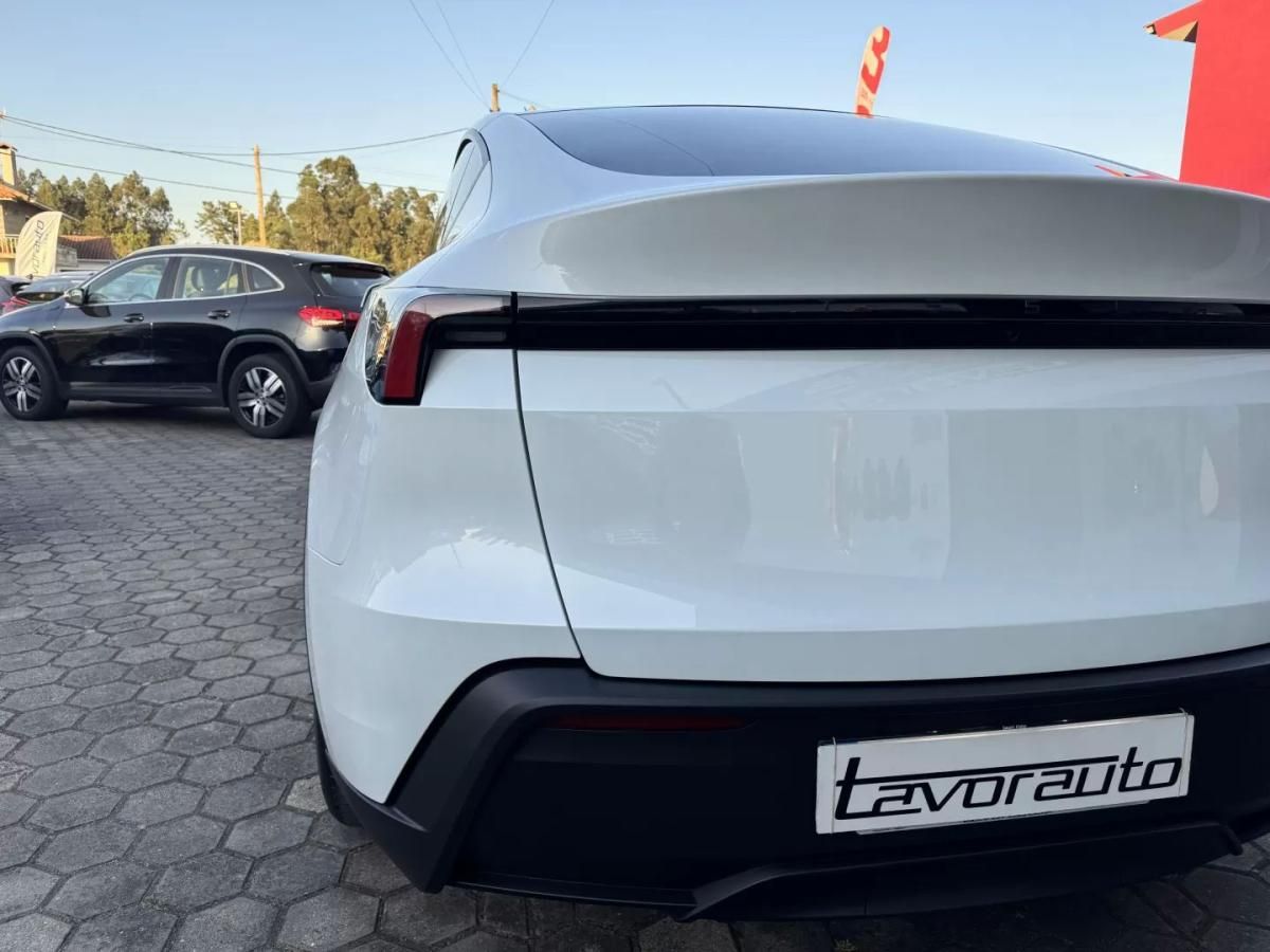 tesla-model-y-2026-eletrico-200cc
