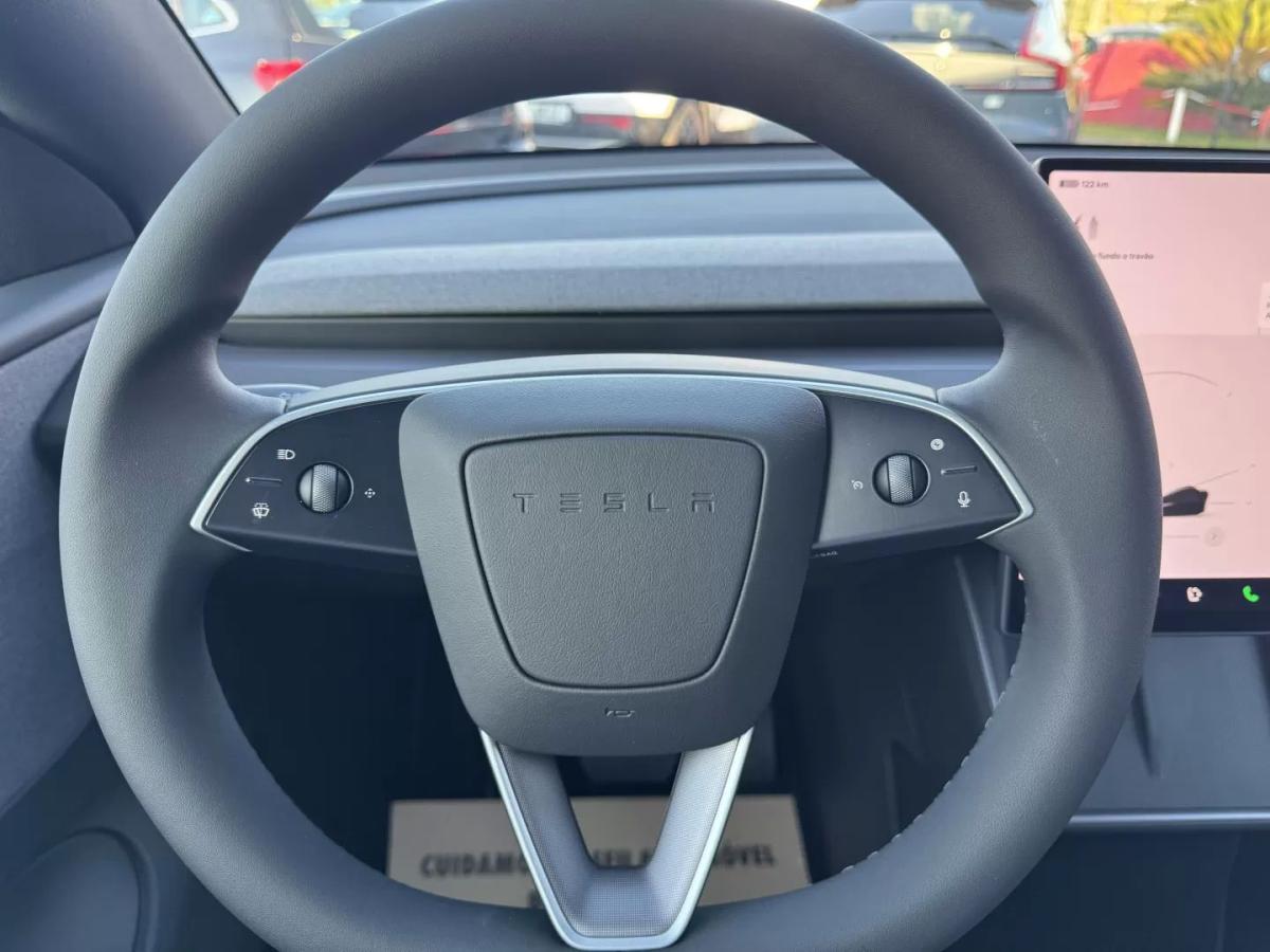 tesla-model-y-2026-eletrico-200cc