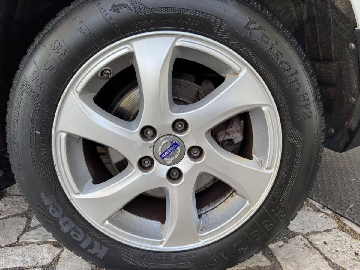 volvo-v40-cross-country-2014-diesel-1560cc