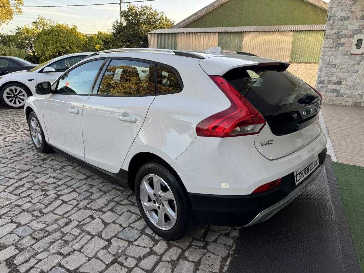 volvo-v40-cross-country-2014-diesel-1560cc