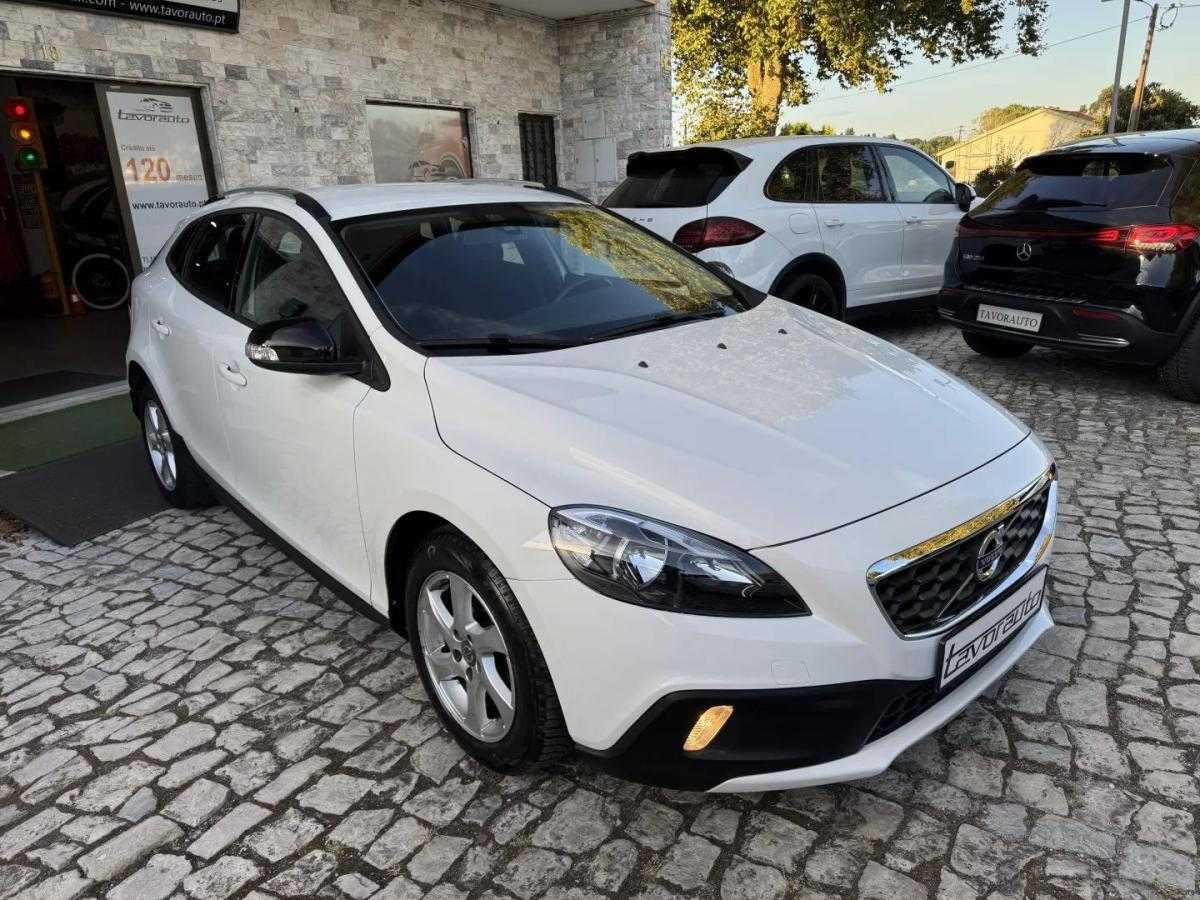 volvo-v40-cross-country-2014-diesel-1560cc