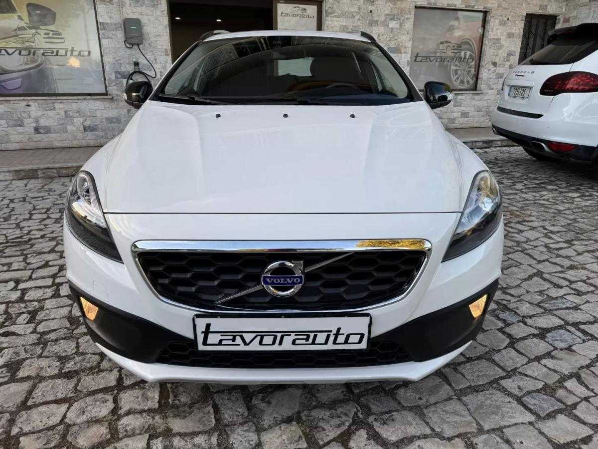 volvo-v40-cross-country-2014-diesel-1560cc