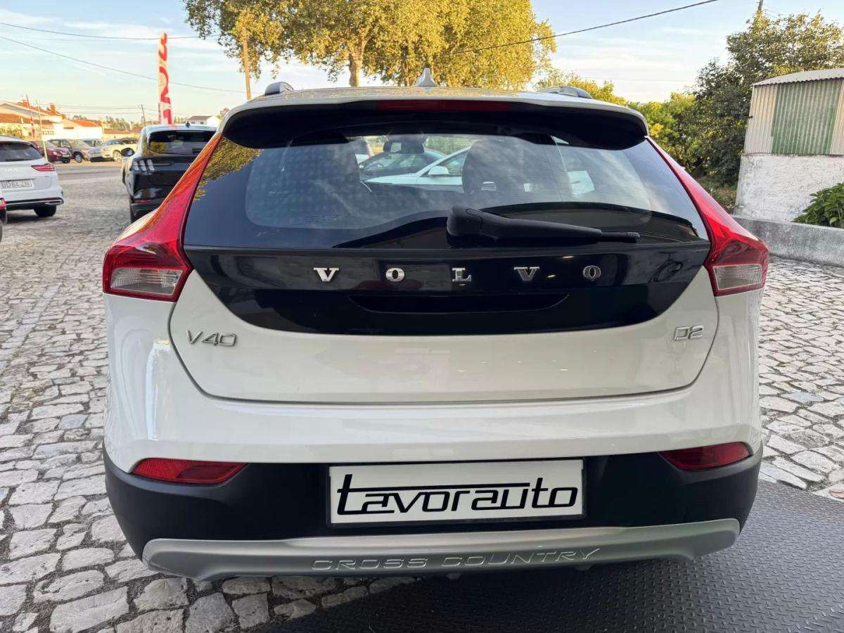 volvo-v40-cross-country-2014-diesel-1560cc