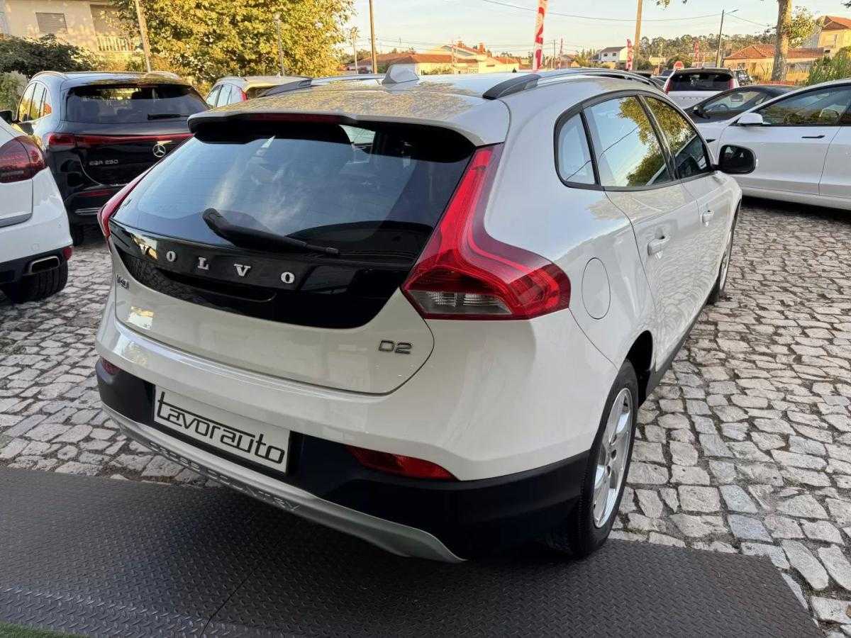 volvo-v40-cross-country-2014-diesel-1560cc