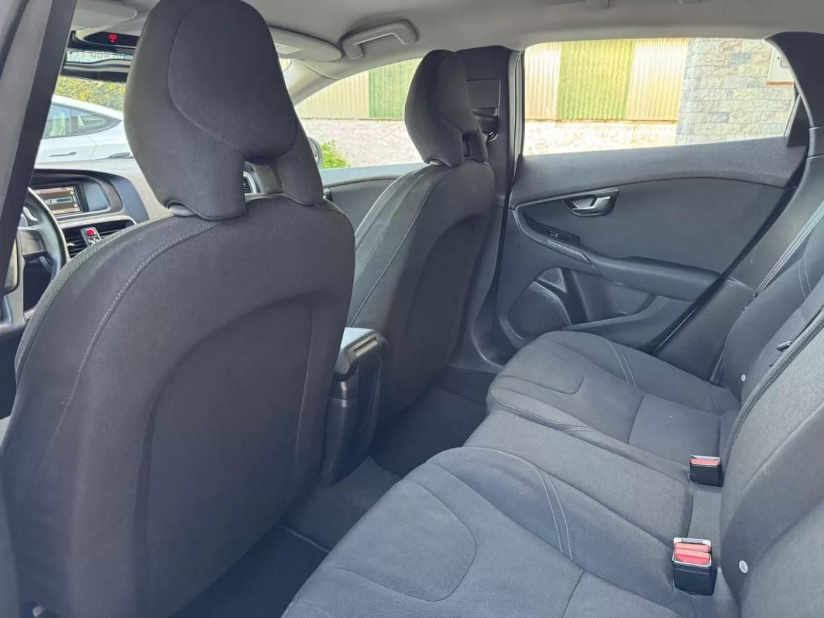 volvo-v40-cross-country-2014-diesel-1560cc