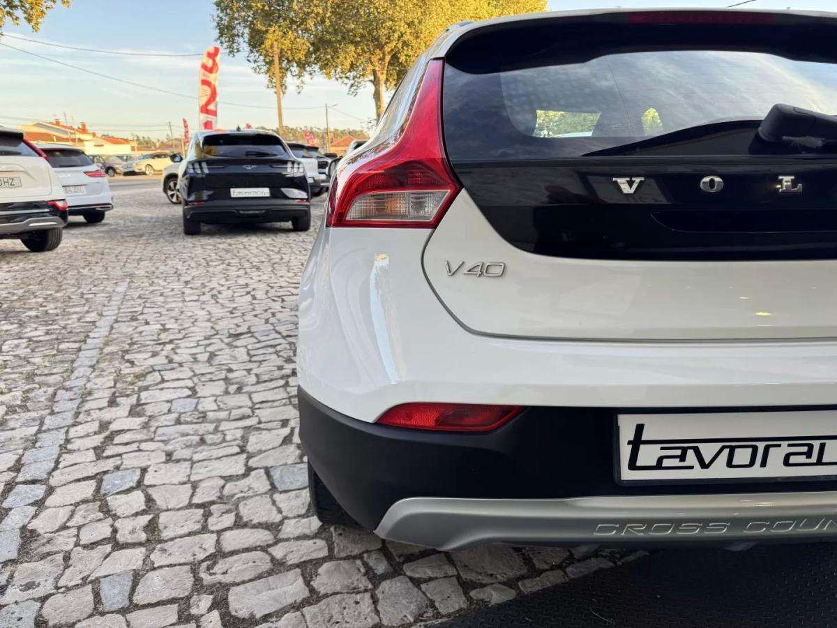 volvo-v40-cross-country-2014-diesel-1560cc