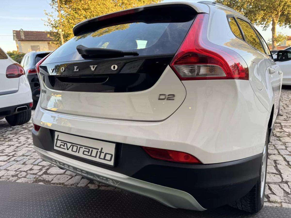 volvo-v40-cross-country-2014-diesel-1560cc