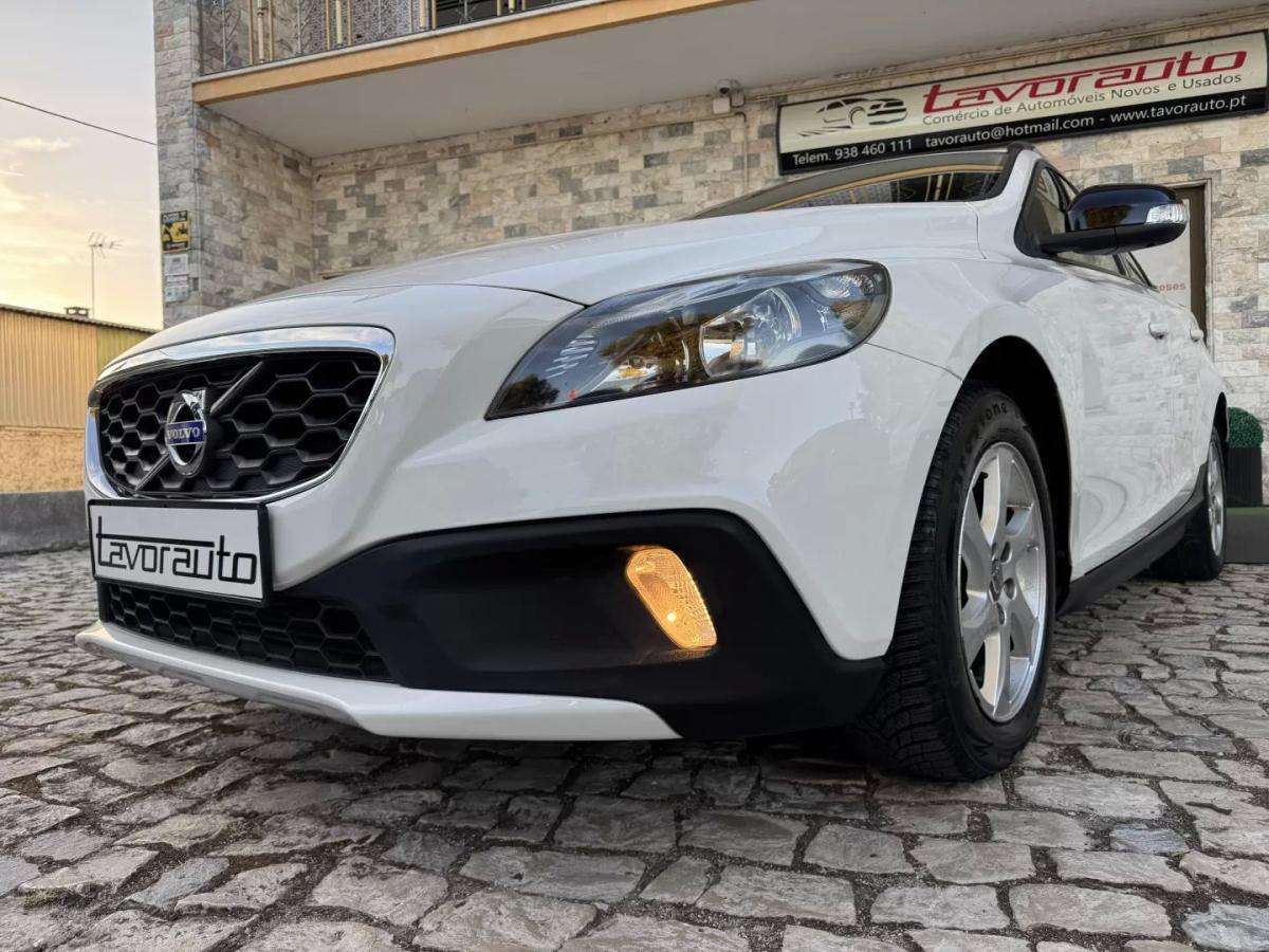 volvo-v40-cross-country-2014-diesel-1560cc