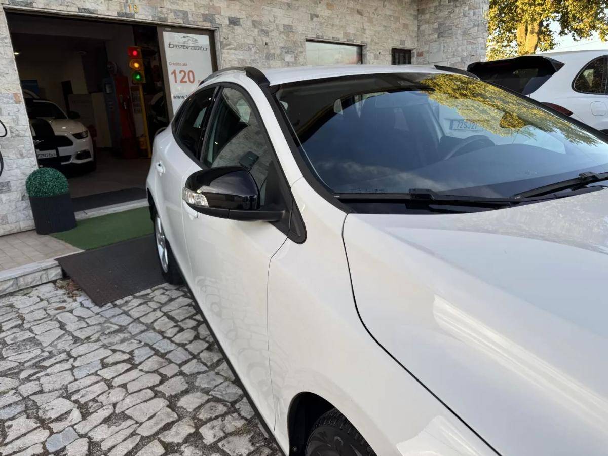 volvo-v40-cross-country-2014-diesel-1560cc