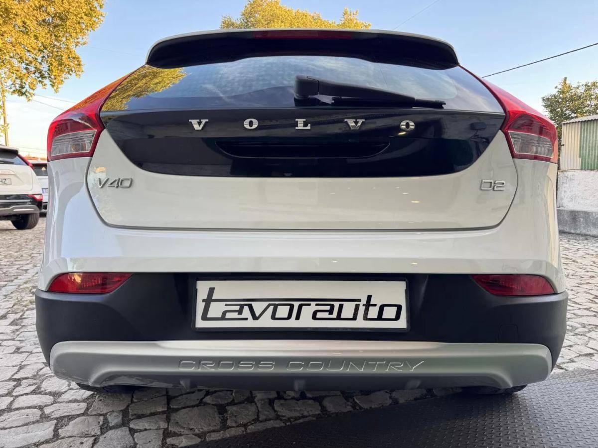 volvo-v40-cross-country-2014-diesel-1560cc
