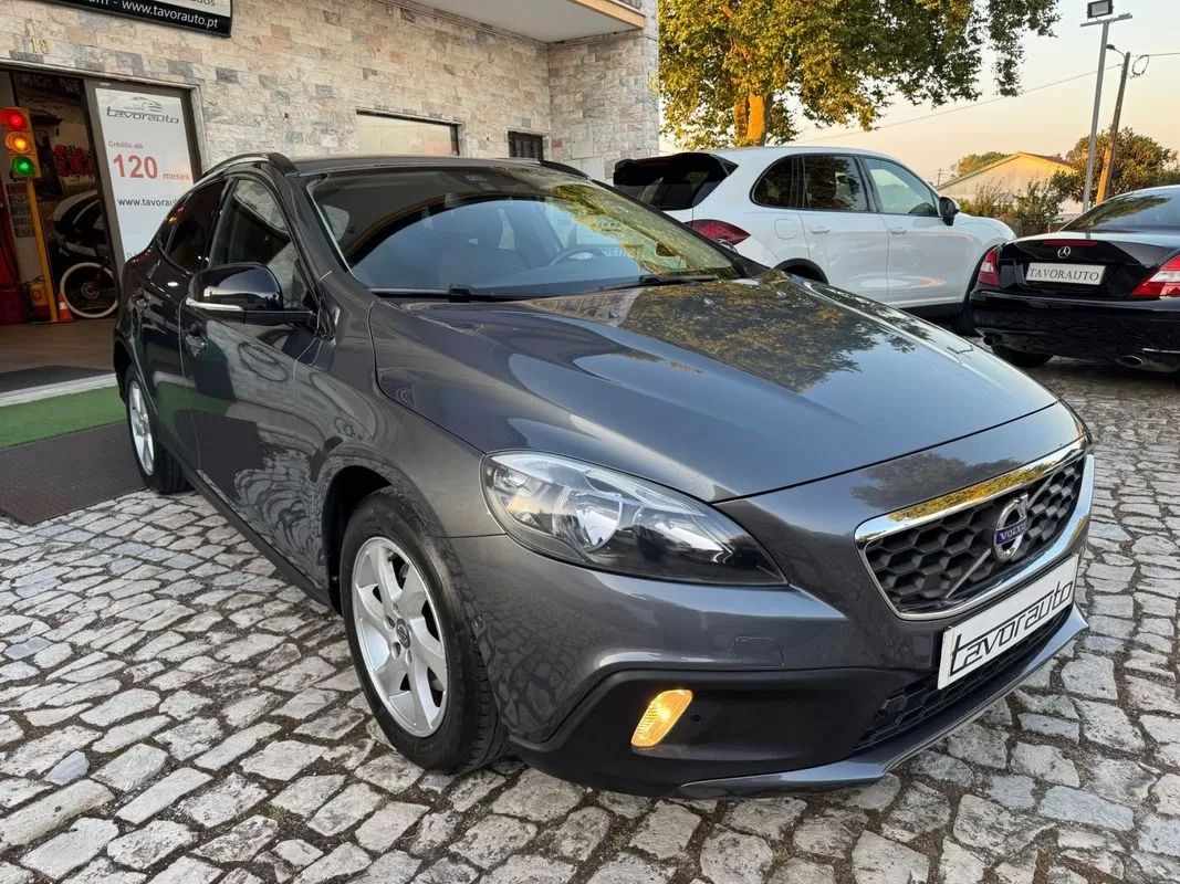 volvo-v40-cross-country-2013-diesel-1560cc