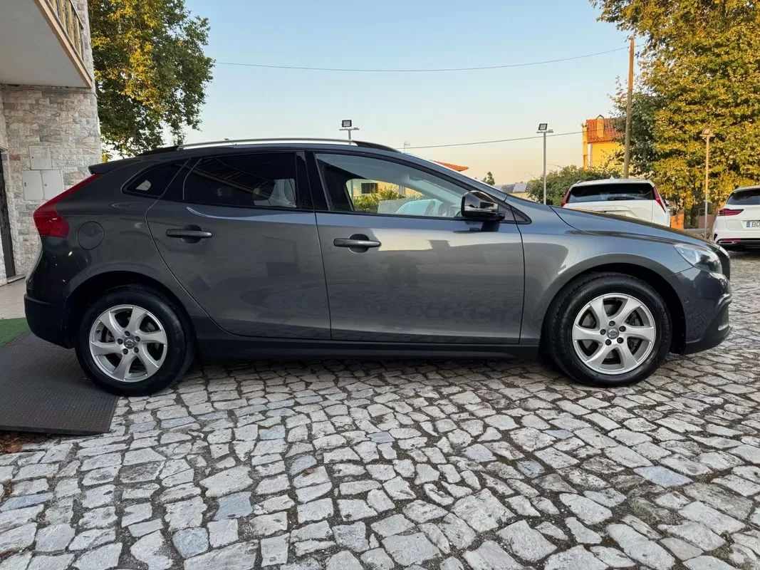 volvo-v40-cross-country-2013-diesel-1560cc