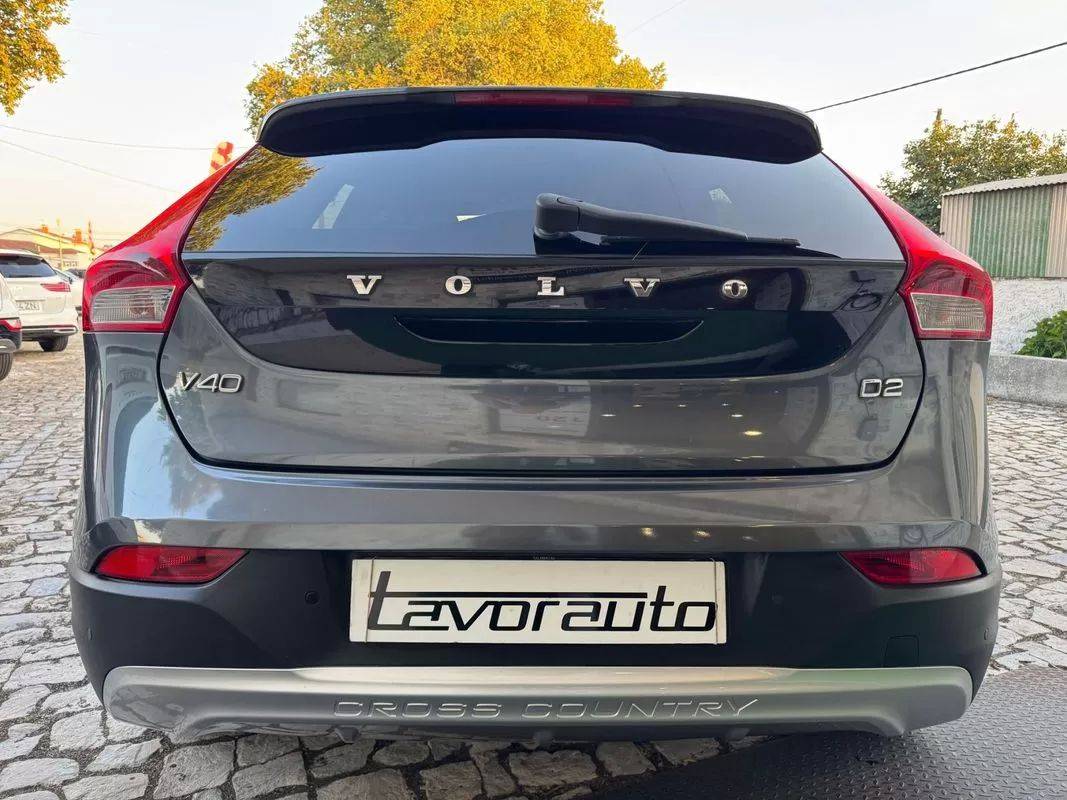 volvo-v40-cross-country-2013-diesel-1560cc