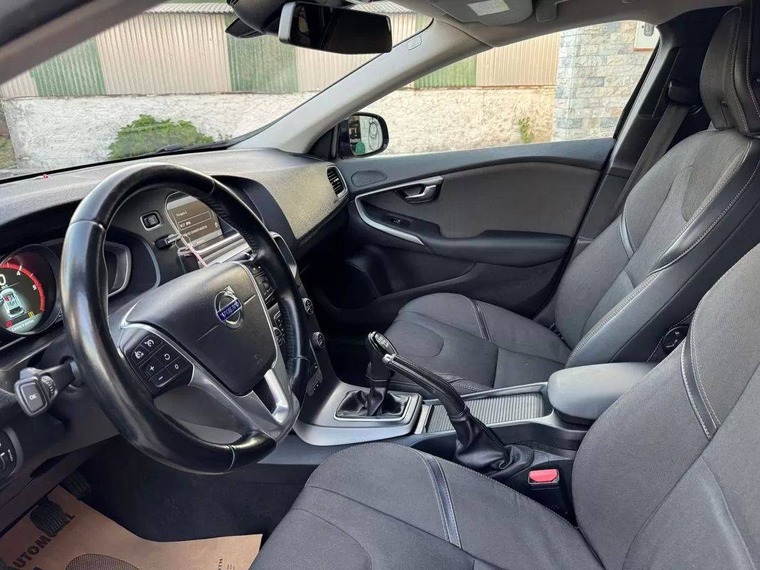 volvo-v40-cross-country-2013-diesel-1560cc