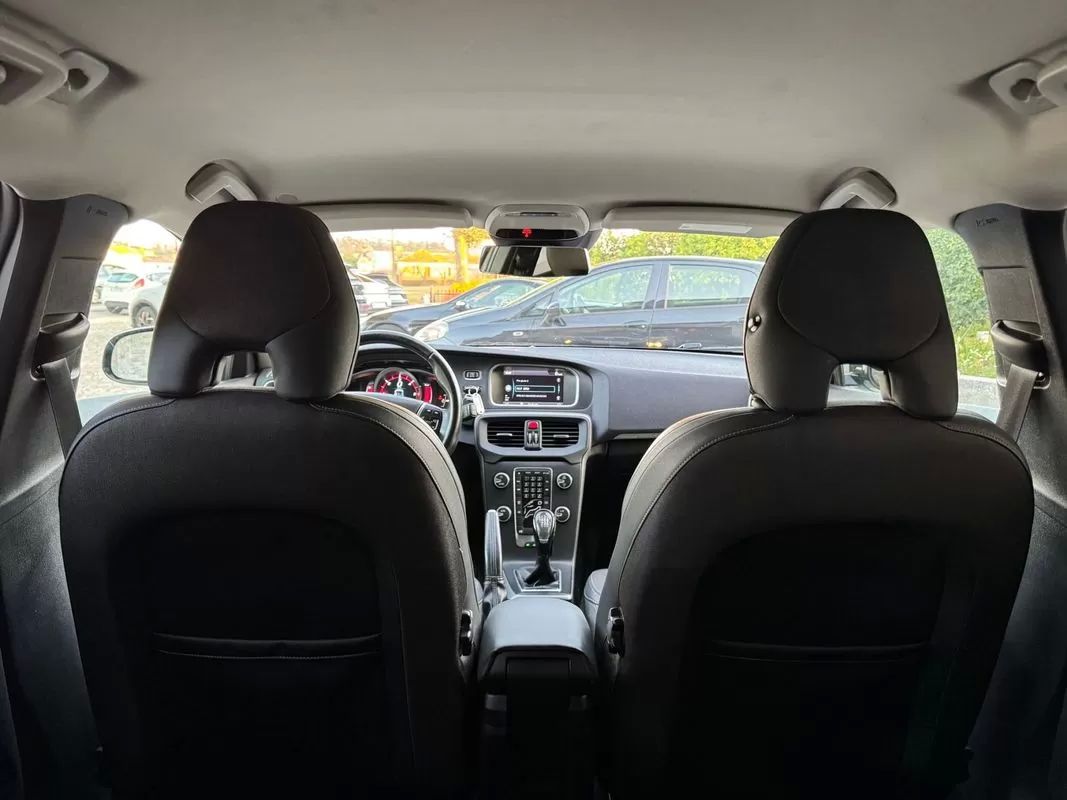 volvo-v40-cross-country-2013-diesel-1560cc