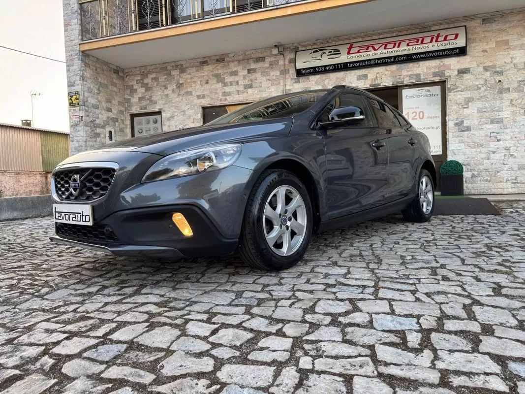volvo-v40-cross-country-2013-diesel-1560cc