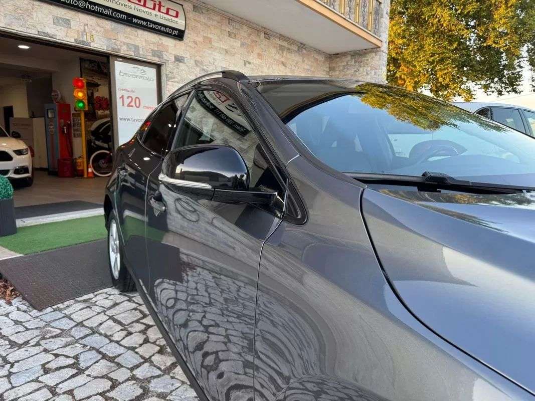 volvo-v40-cross-country-2013-diesel-1560cc