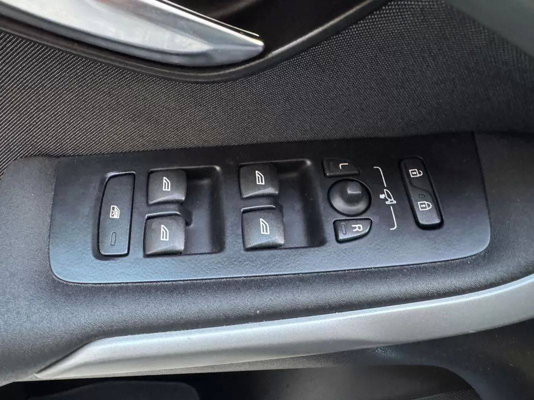 volvo-v40-cross-country-2013-diesel-1560cc