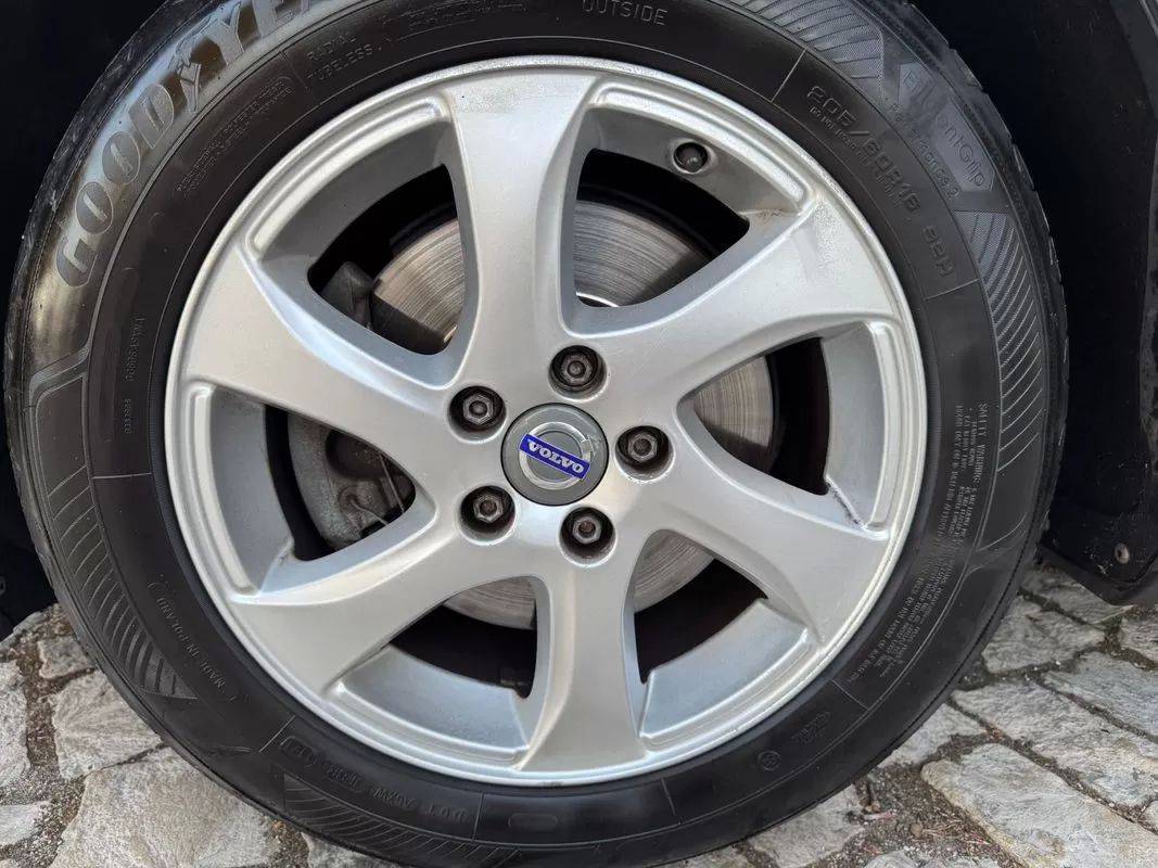 volvo-v40-cross-country-2013-diesel-1560cc