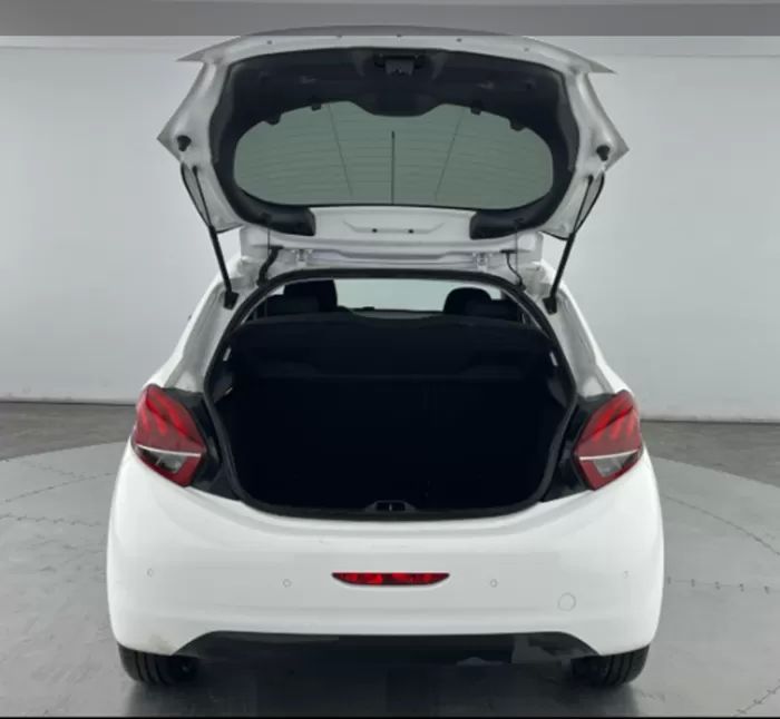 peugeot-208-2015-gasolina-1199cc