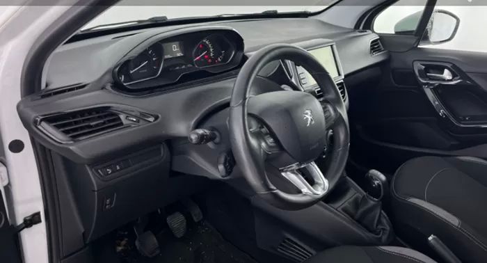 peugeot-208-2015-gasolina-1199cc