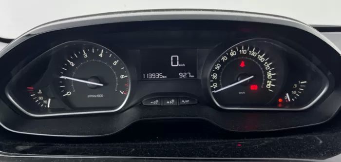 peugeot-208-2015-gasolina-1199cc