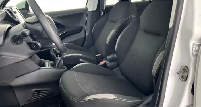 peugeot-208-2015-gasolina-1199cc
