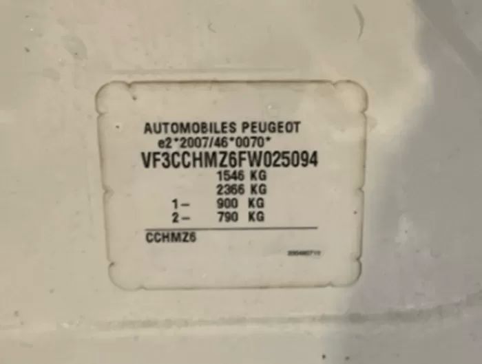peugeot-208-2015-gasolina-1199cc