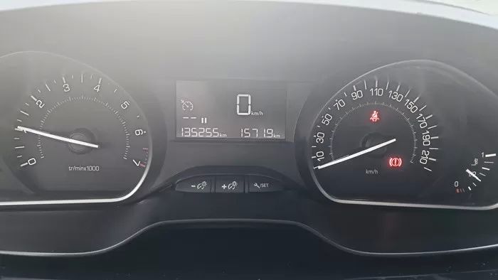 peugeot-208-2019-gasolina-1199cc
