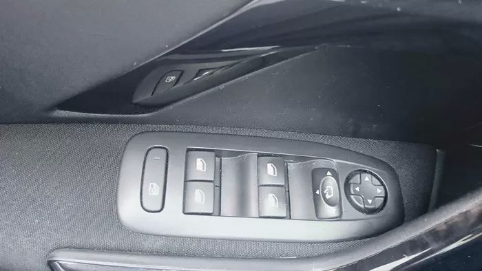 peugeot-208-2019-gasolina-1199cc