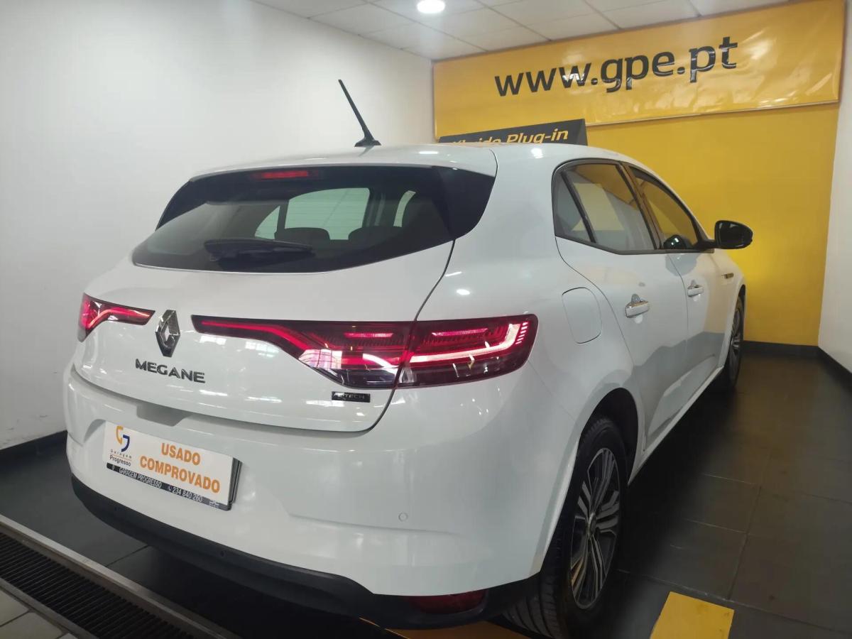 renault-megane-2023-hibrido-a-gasolina-1598cc