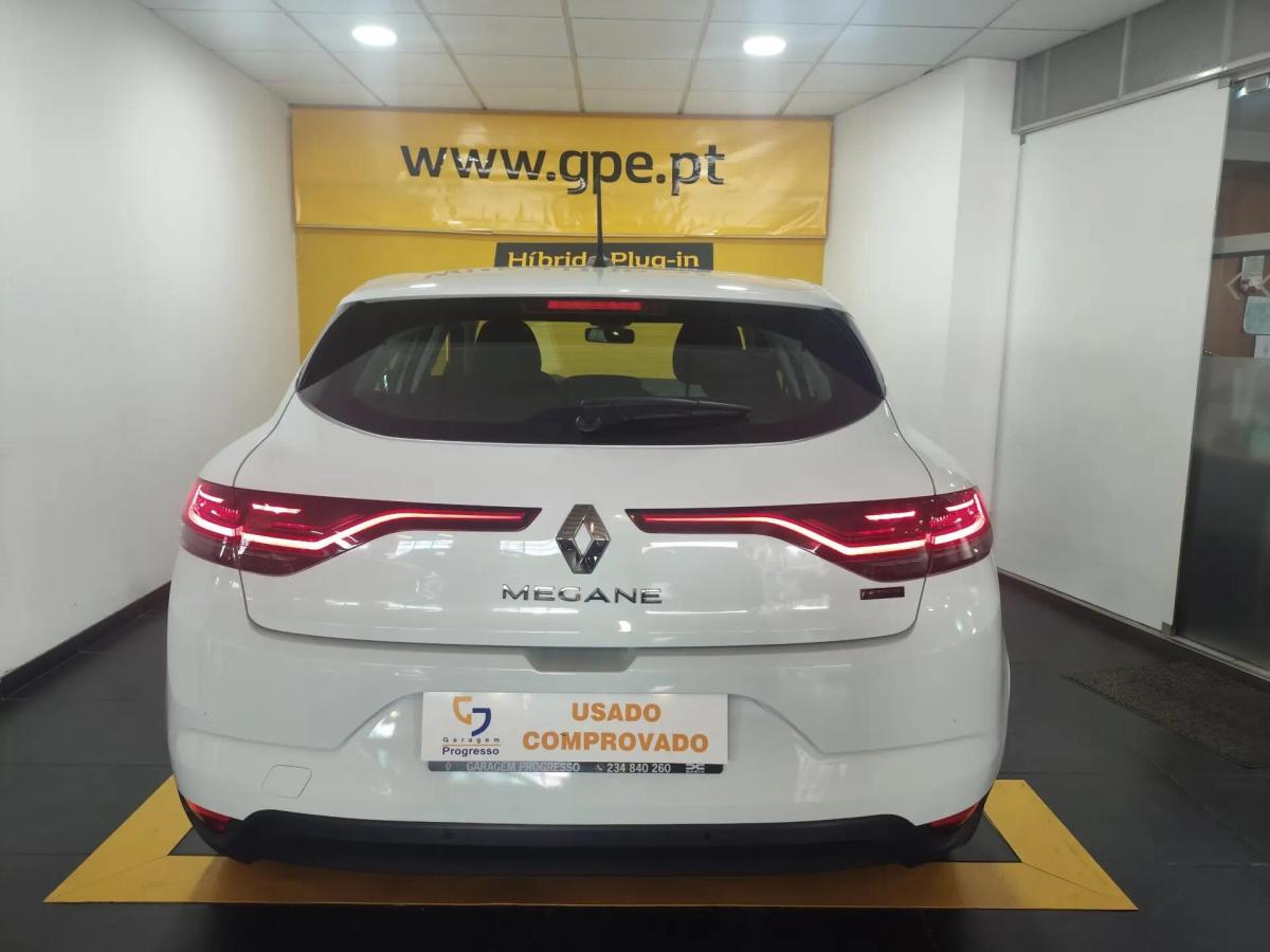 renault-megane-2023-hibrido-a-gasolina-1598cc