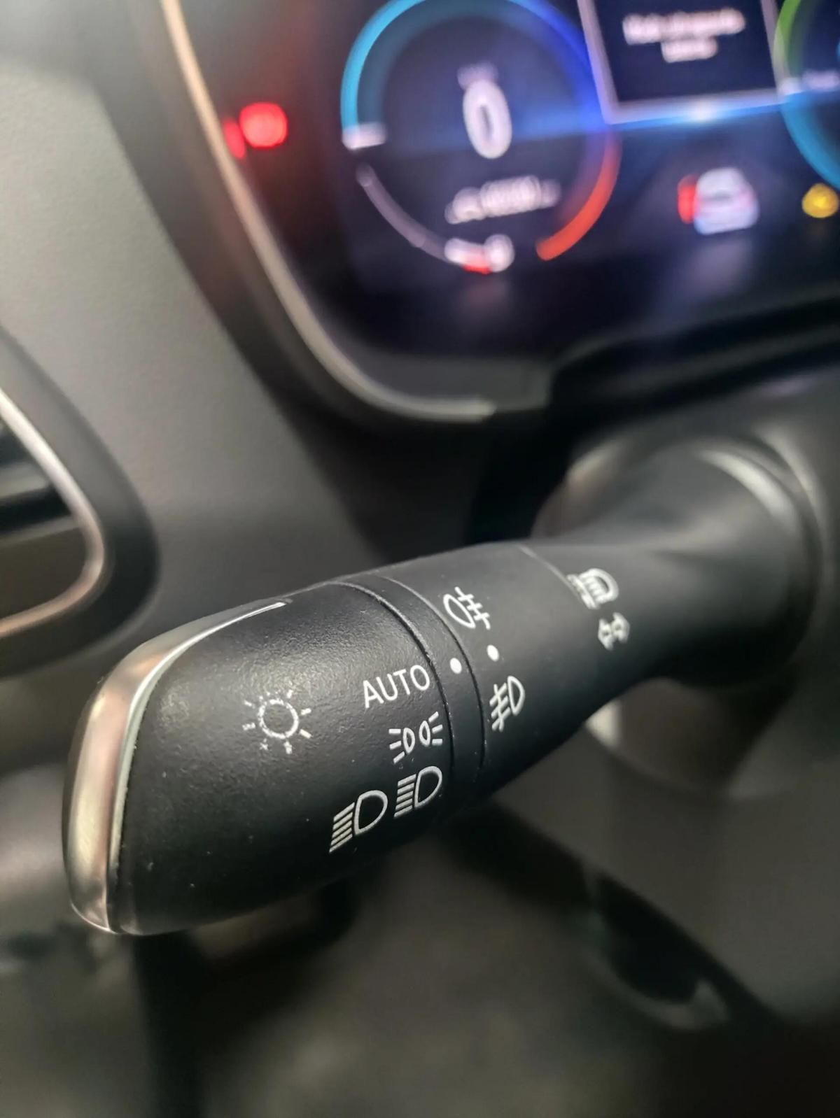 renault-megane-2023-hibrido-a-gasolina-1598cc