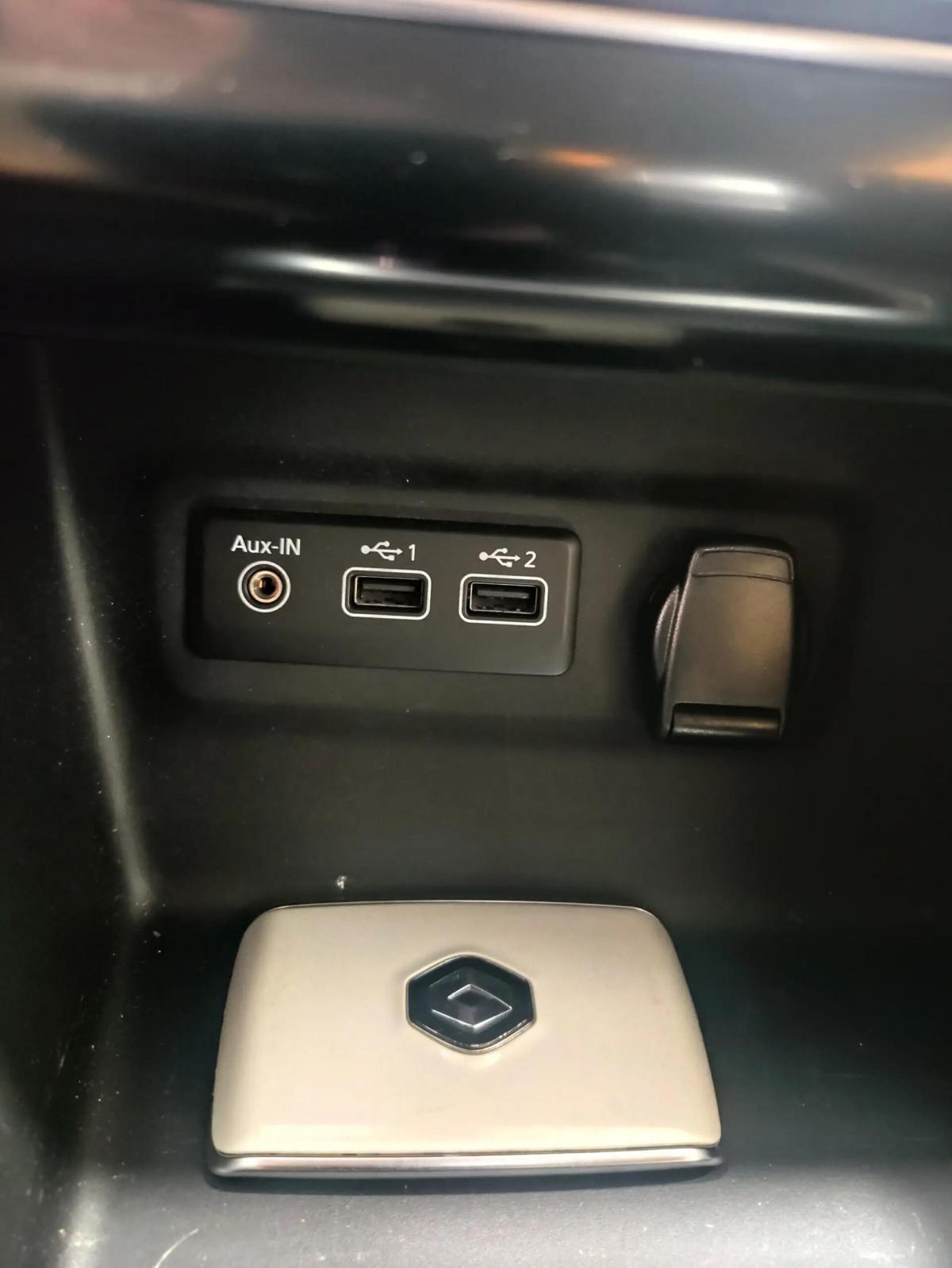 renault-megane-2023-hibrido-a-gasolina-1598cc