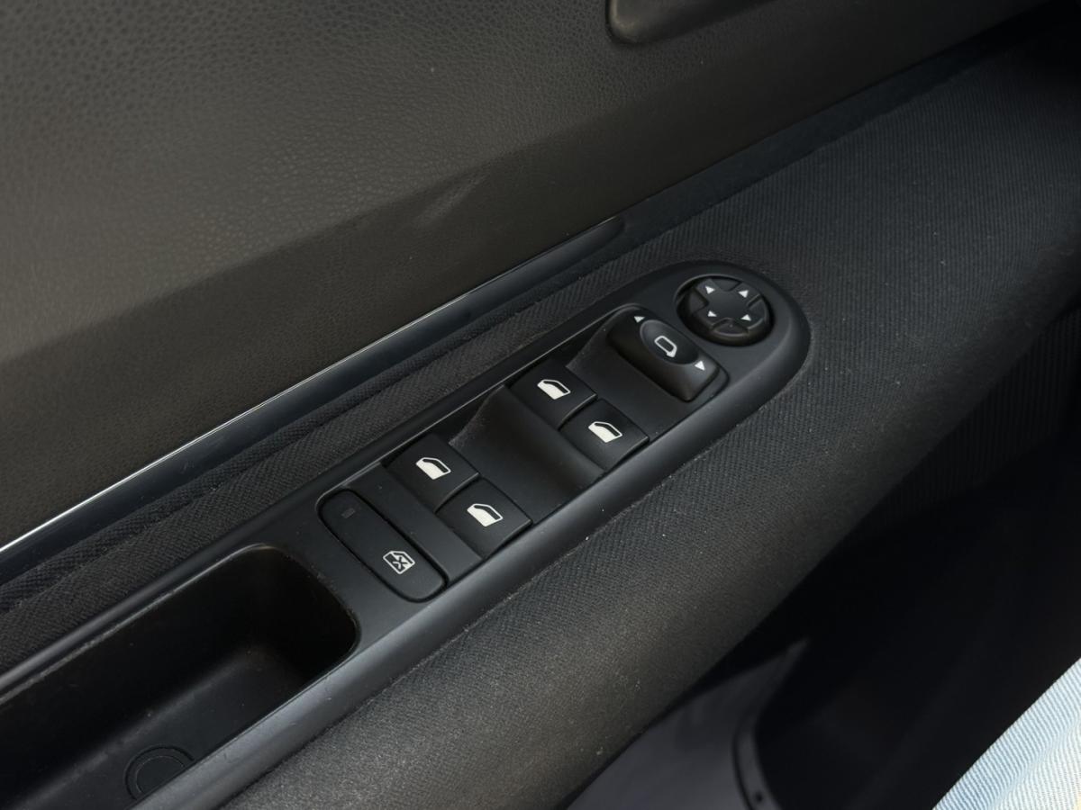 peugeot-5008-2016-gasolina-1199cc