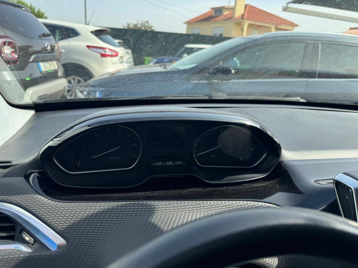 peugeot-208-2016-gasolina-1199cc