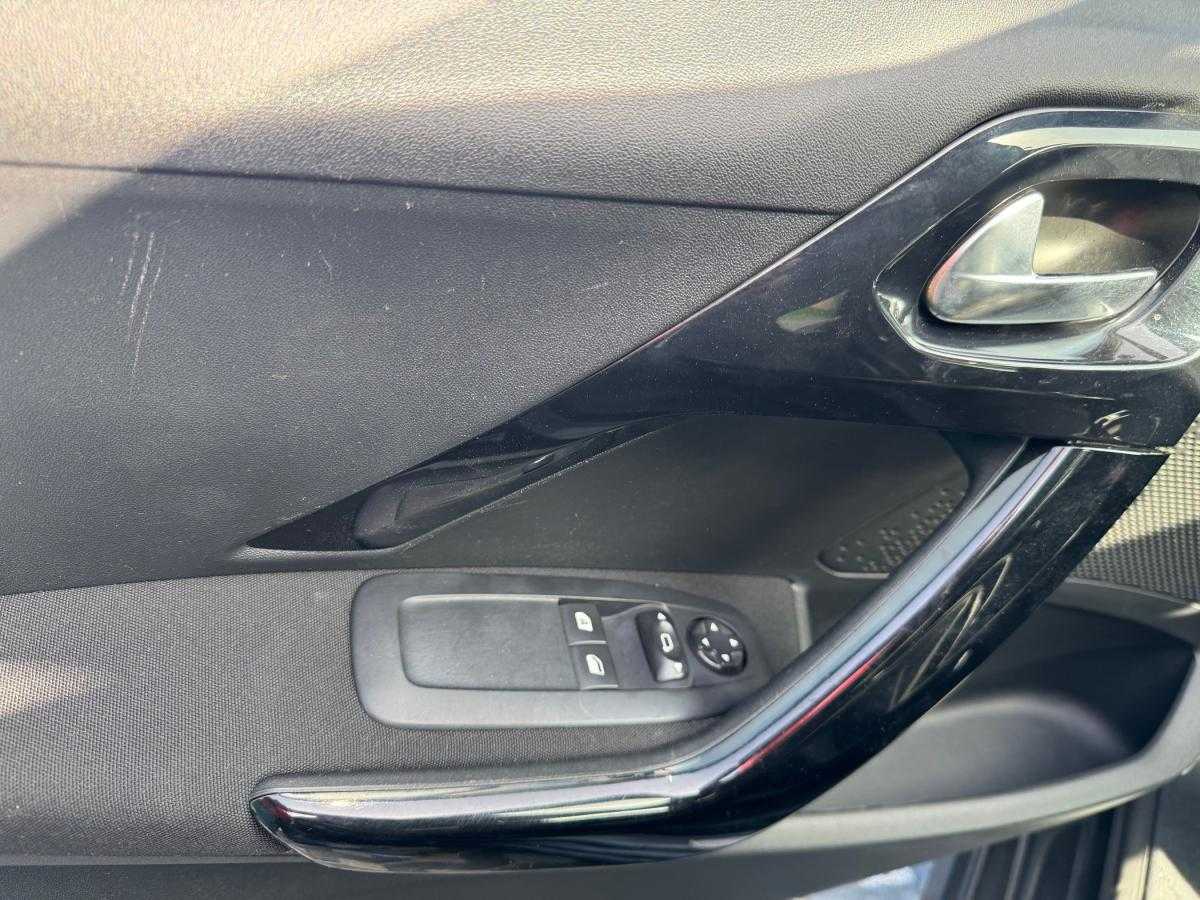 peugeot-208-2016-gasolina-1199cc