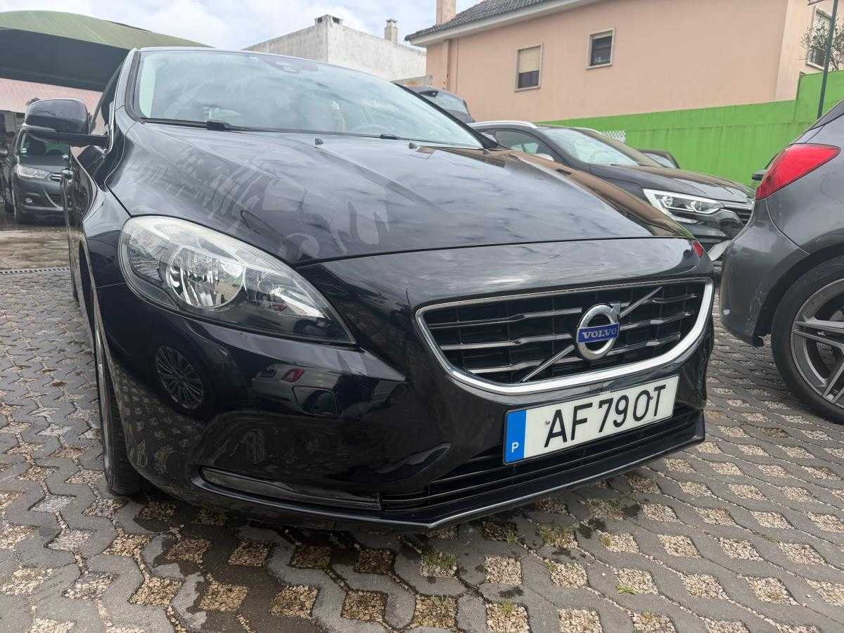 volvo-v40-2014-diesel-1560cc